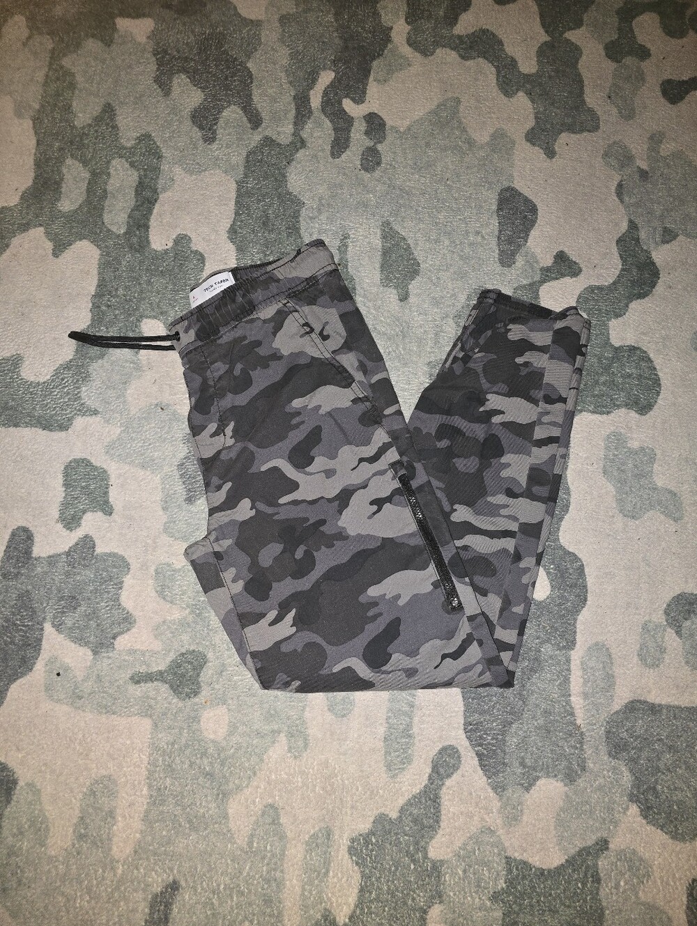 Old Navy Gray Camo Jogger Pants